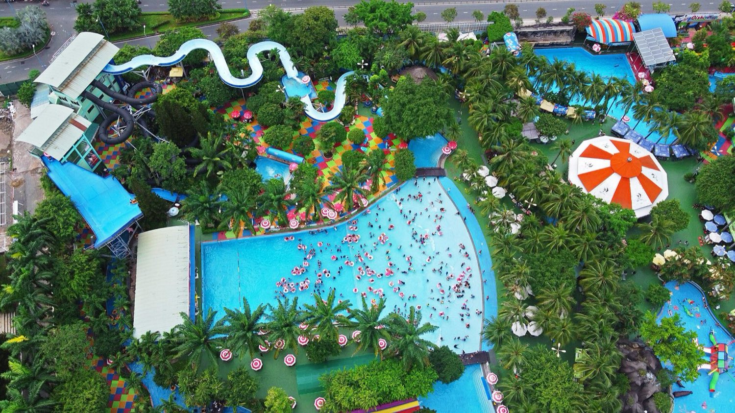 Water park slides and pools, illustrating the format of a family water park day